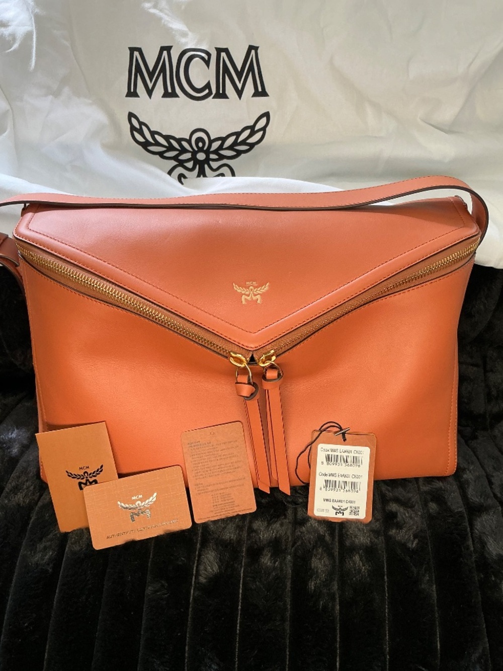 MCM NWT Diamant 3D Leather Messenger BAG comes with dust bag - Picture 13 of 13